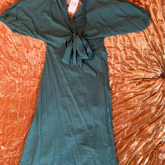 Green Bow cut out dress - Picture 3 of 3